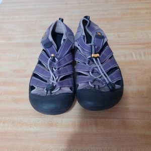 Purple keen waterproof shoes,sandles size 6
